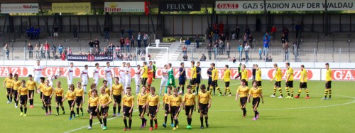 E-Jgd. als Einlaufkids beim VfB Stuttgart II - Fortuna Köln