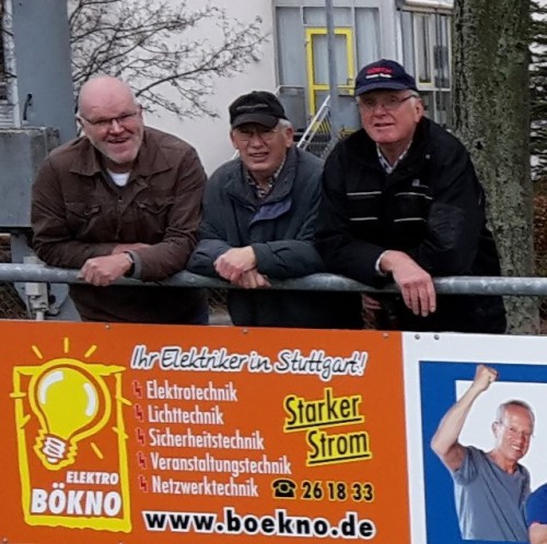 fünf weitere Werbebanden hängen .... 22.12.