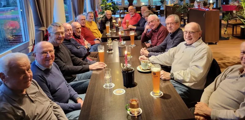 134. Lila Treff - 16 Teilnehmer im Clubhaus