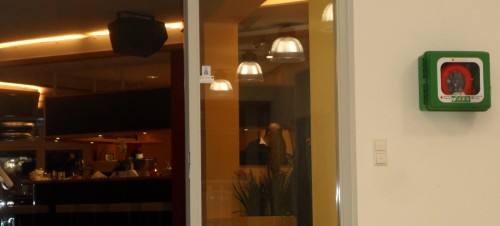 Defibrillator am Eingang Stadionrestaurant