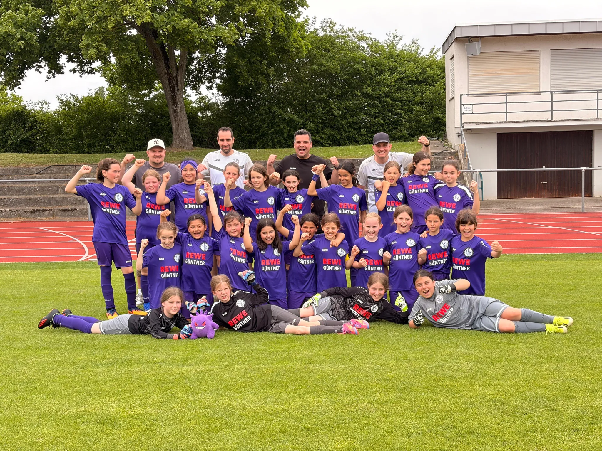 💜 Lila Dominanz im Fleinsbachstadion: E-Juniorinnen überzeugen beim Heimspiel