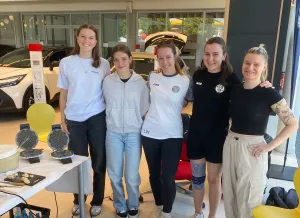 SGM-Mädels unterstützen Toyota und Toyota unterstützt die SGM-Mädels
